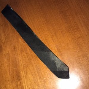 Vintage Baskin 100% silk skinny tie (2”). Very good condition!! Unique.